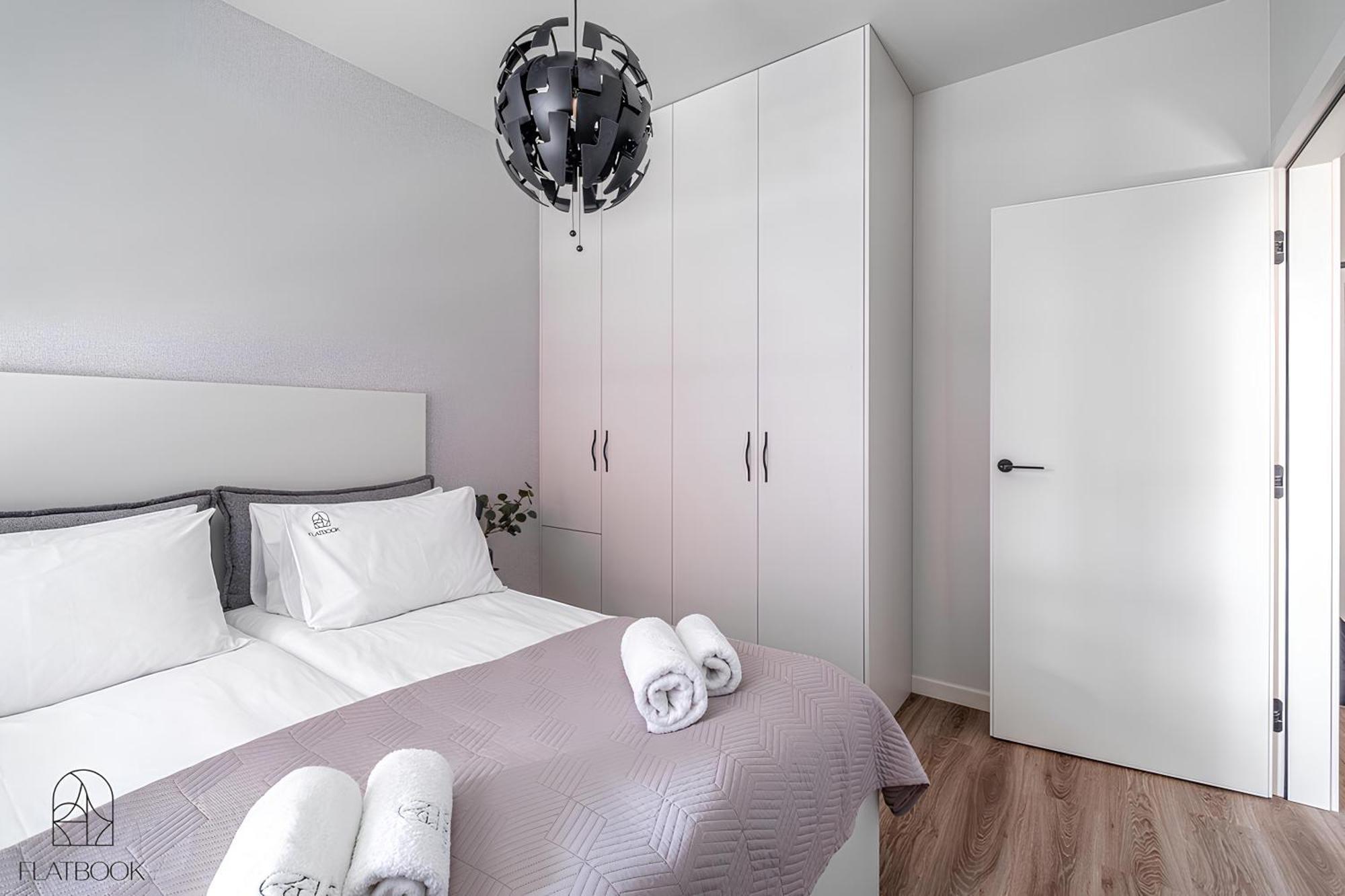 Flatbook - City Center Apartments Doki Living Гданьск Экстерьер фото