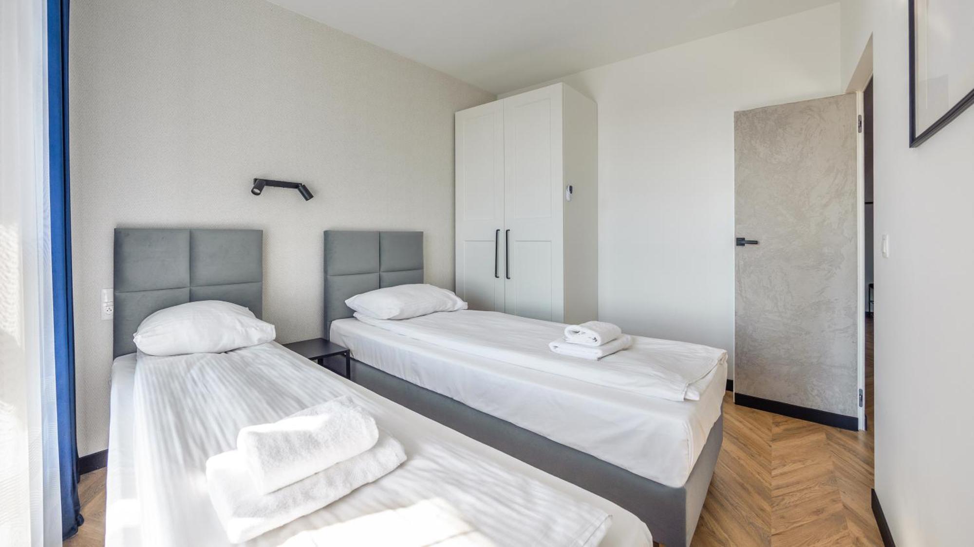 Flatbook - City Center Apartments Doki Living Гданьск Экстерьер фото